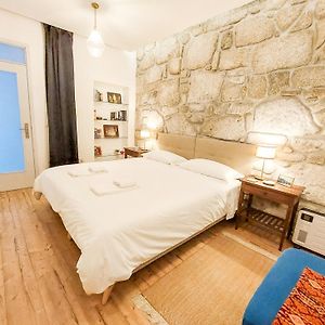 Bluetile Sol Apartment